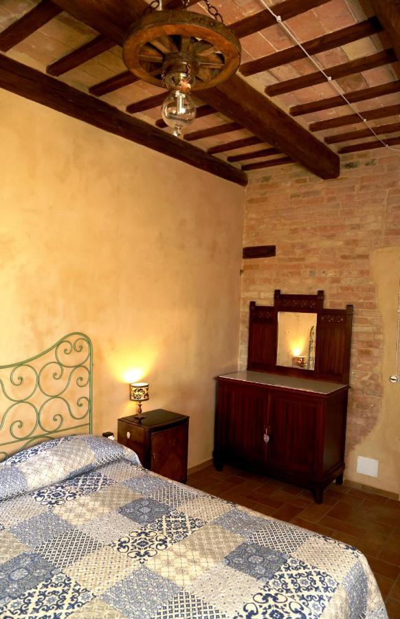 Abbadia di Fiastra B&B Mik E Ramo المظهر الخارجي الصورة
